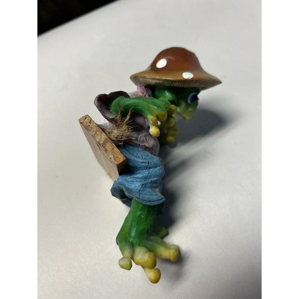 Vintage Frog Figurine Shelf Sitter Holder So Cute! Garden Decor